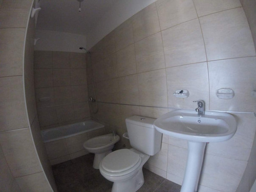 Depto . 1 Dorm, Balcón Y Pileta . Pueyrredón 242 . Nueva Córdoba