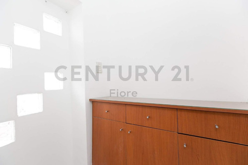 Venta Ph 2 Ambientes Con Patio, Terraza Y Parrilla Propia. Barracas