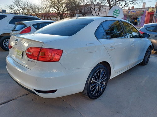 Imagen 4 de 14 de Volkswagen Vento 2.0 Tsi Sportline Dsg - Bi-xenon - 2014