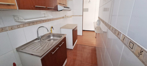 Dpto. En Venta De 3 Dormitorios, 1 Baño, Independencia.