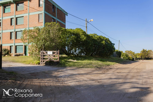 Departamento De 2 Ambinetes En Venta En Valeria Del Mar En Un Predio De 13.000 Metros Casi Sobre La Playa