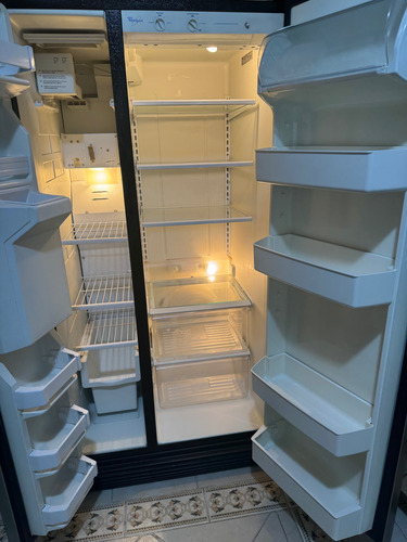 Refrigerador Whirlpool Color Acero Inoxidable Negro 127v (Usado)