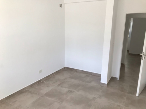 Imagen 6 de 10 de Departamento En Planta Baja Sobre Avellaneda