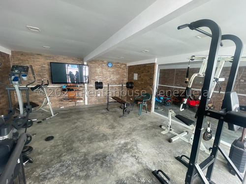Ss: Vende Casa 23-31321 En La Lagunita De 827 M2, 8h/12b/25pe
