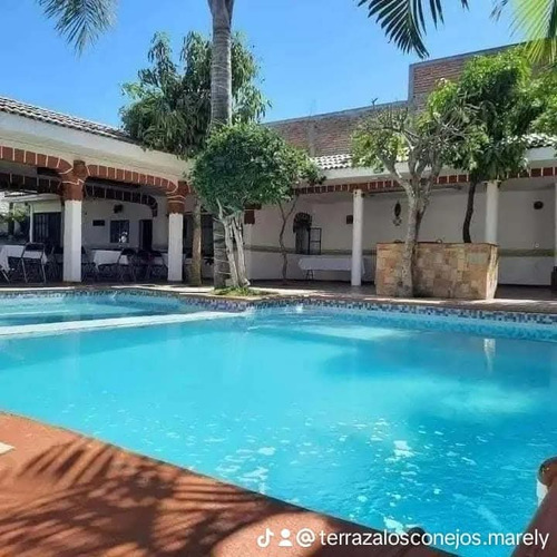 Terraza Con Alberca. .