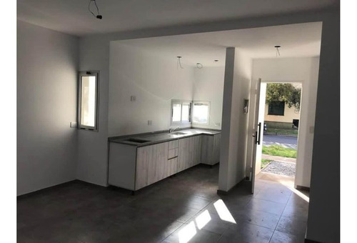 Dúplex En Venta De 3 Dormitorios C/ Cochera En Ituzaingó Norte