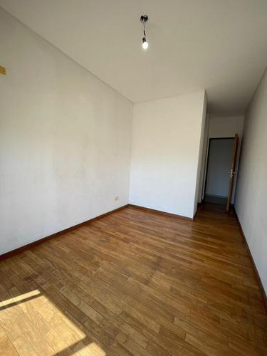 Departamento 4 Ambientes Con Balcón Al Frente, Lavadero Y Cochera - Wilde