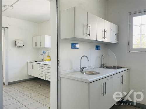 Oficinas / Centro Médico En Arriendo Las Lilas