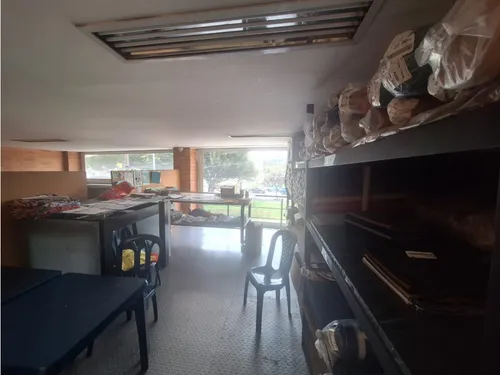 Bodega En Venta, Barrios Unidos, Sobre Vía Principal