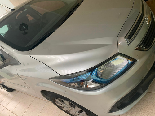 Chevrolet Onix Prata 1.4 Lt 5 Portas Manual