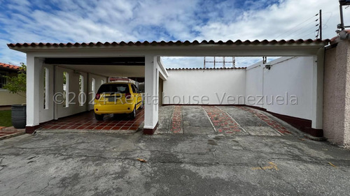 Dennymar, Vende Bella Casa En Urb Villas Tabure Cabudare