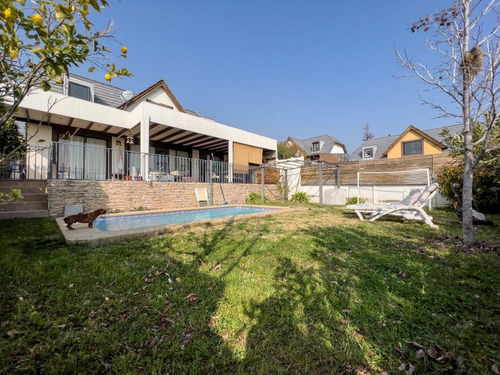 Casa En Venta 3h/2b Con Piscina En Condominio