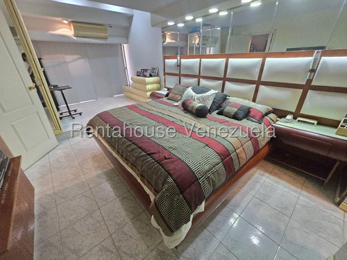 Casa En Venta Urb. Santa Fe Norte, Caracas. 25-23603 Yf