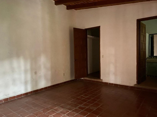 Comercial En Esquina Con Frente A La Avenida San Diego - Roq-825-cs