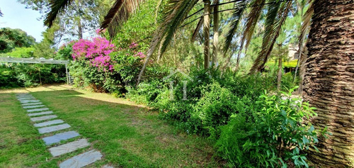 Casa En Venta En El Tesoro, 3 Dormitorios!-ref:10
