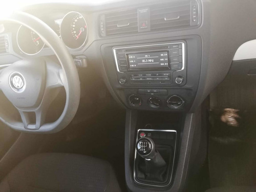 Imagen 9 de 12 de Volkswagen Jetta 2015 2.5 Trendline Mt
