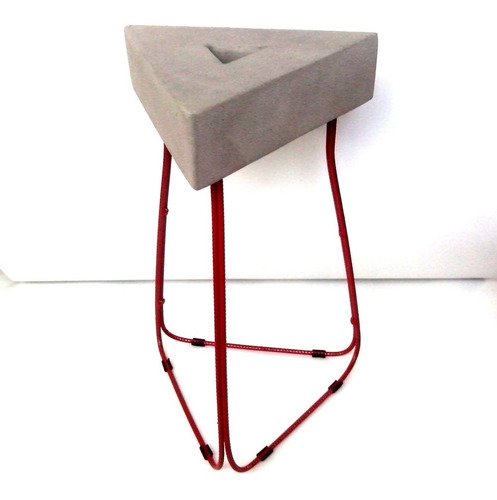 Imagen 4 de 4 de Banco Cemento Y Metal Minimalista Triangular