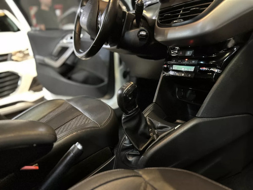Peugeot 208 1.6 Feline