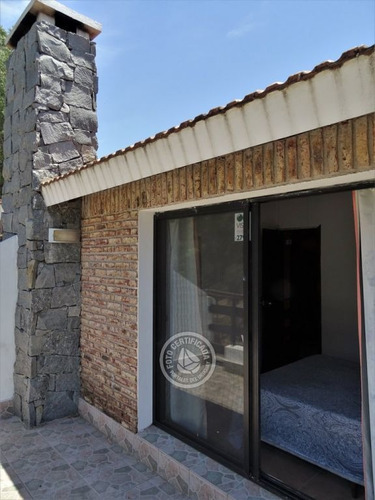 Casa Dos Plantas Con Piscinas Para 6p En Punta Colorada