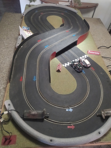 Pista Scalextric ,armada Sobre Una Superficie De 180cmx80cm