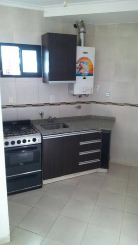 Imagen 2 de 8 de Venta Departamento En Fomento 9 De Julio