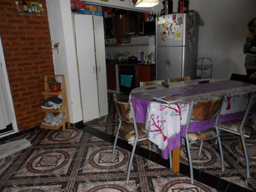 Imagen 4 de 12 de Casa 4 Ambientes - Dto Independiente - Cochera - Villa Tesei
