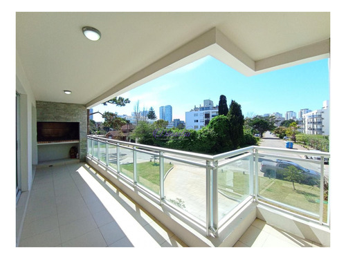 Imagen 15 de 18 de Apartamento Alquiler Temporario De 2 Dormitorios , Aidy Grill , Punta Del Este.
