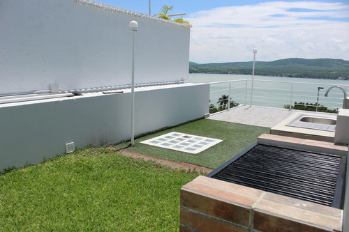 Casa Con Alberca En Fraccionamiento Con Seguridad Y Vista Al Lago De Tequesquitengo