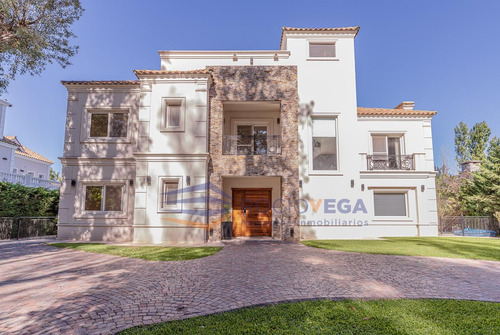 Imagen 2 de 30 de Hermosa Casa En Campos De Álvarez