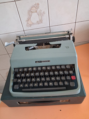 Maquina. Escrever Ollivete 32 Leia Anuncio