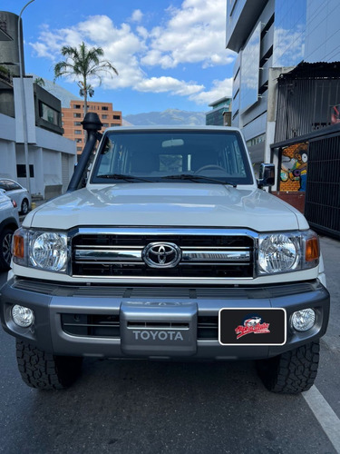 Imagen 2 de 15 de Toyota Land Cruiser Machito 2022