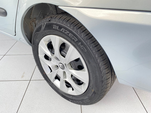 Renault Clio Sedan 1.0 16v Authentique Hi-flex 4p