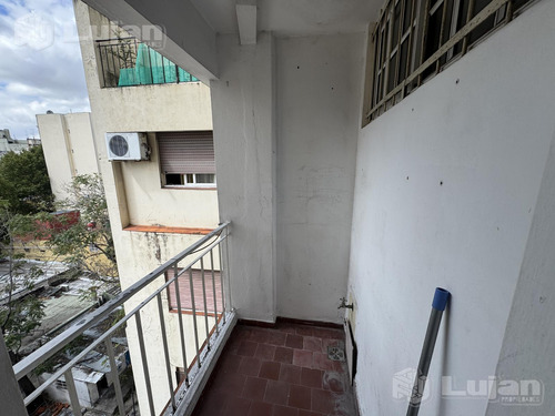Venta Av Rivadavia Al 8800 2 Ambs Con Balcón !