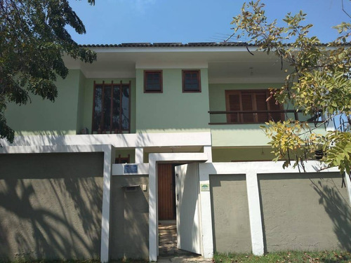 Imagem 1 de 14 de Casa Duplex Em Condomínio, Bem Localizada, Cômodos Amplos, Quintal, 04 Qts./04 Suítes, 338 M², R$ 1.400.000,00 - Itaipu - Niterói/rj - Ca20683