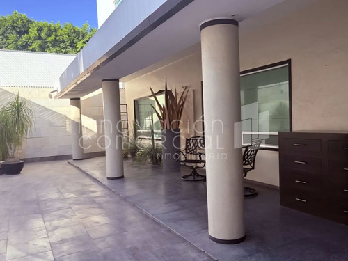 Casa En Venta En Jacarandas Qro, Con 4 Habitaciones