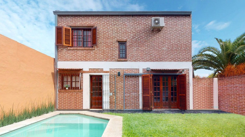 Casa Venta Gonnet 3 Dormitorios Y Escritorio
