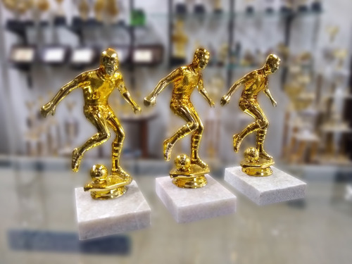 Imagen 2 de 2 de Trofeo Alegoria Futbol Grande 13 Cm - Pack 10 Unidades