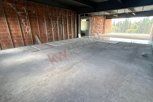 Se Renta Local Comercial La Reserva- Lomas Del Campanario, Querétaro