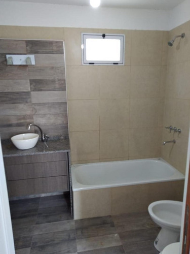 Imagen 7 de 10 de Departamento En Primer Piso Con Patio Independiente