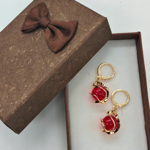 Aretes Medianos Bola Roja Oro Laminado Dama Mujer