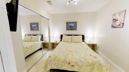 Castle Beach Resorts, Collins Ave 5445, Mid Miami Beach