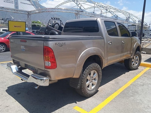 Imagen 6 de 12 de Toyota Hilux V6 4.0 4x4
