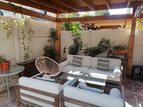 Casa Aislada De 3 Pisos, En El Rosal, Con 3 Estacionamientos