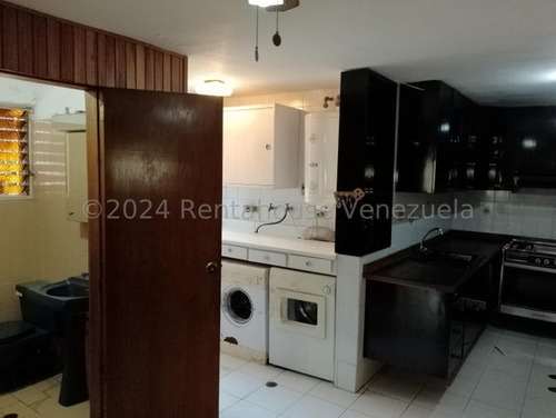 Amplio Y Fresco Apartamento Para Remodelar A Su Gusto En Prados Del Este En Venta