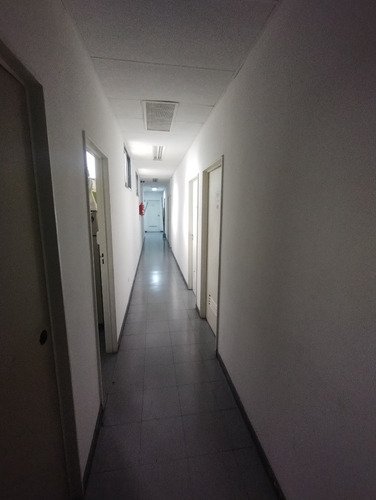 Edificio Para Consultorios / Oficinas