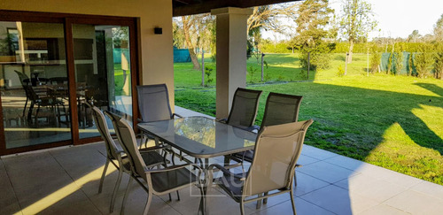 Casa En Venta Ubicado En El Casco De Alvarez, Francisco Álvarez, Moreno