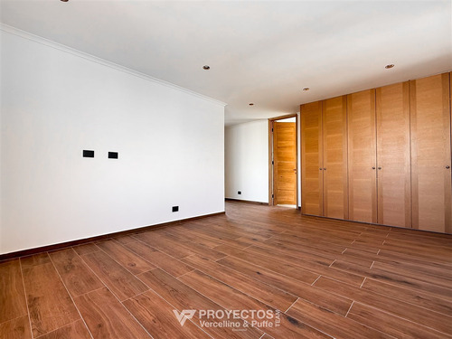 Moderna Y Espaciosa Casa Con Piscina, Jardín Y Quincho