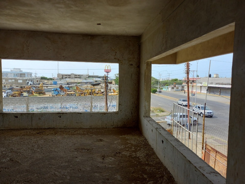 Imagen 11 de 12 de Centro Comercial Empresarial, Con Locales Comerciales Y Apartamentos. Esta Obra Civil Es Construcción De Primera Y Se Encuentra En Gris. (0412.127.0069).