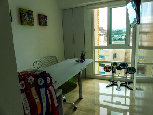 Imponente Apartamento De Dos Plantas Tipo Duplex En Las Mesetas Santa Rosa De Lima. #24-6297