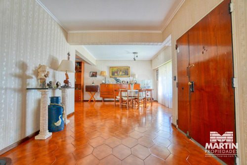 Casa En Venta En Martinez 5 Amb Con Cochera